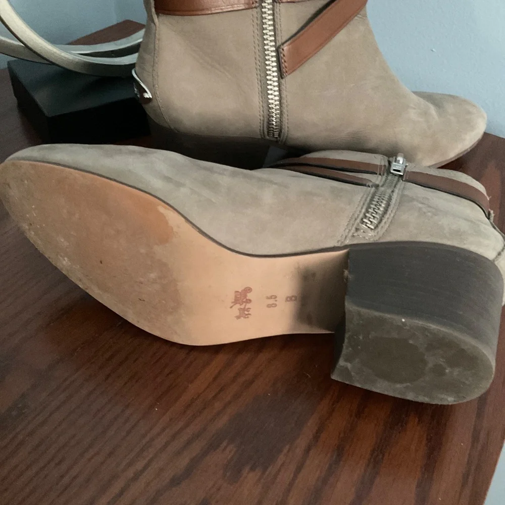 GUC Coach Light gray booties - size 8.5 - Picture 3 of 4